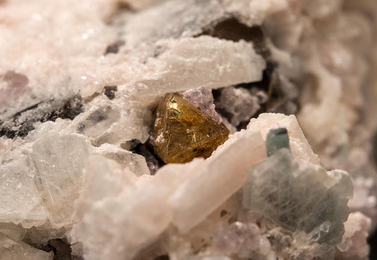 SPODUMENE var. Kunzite